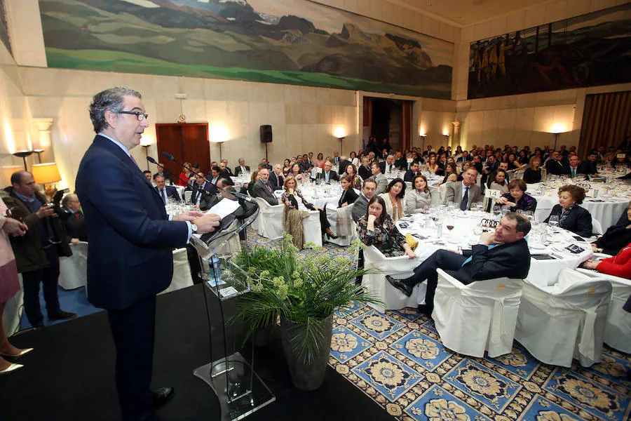 350 personas homenajean al presidente y fundador de Ontier, que se mostró agradecido y declaró que «soy como soy por nacer en Oviedo»