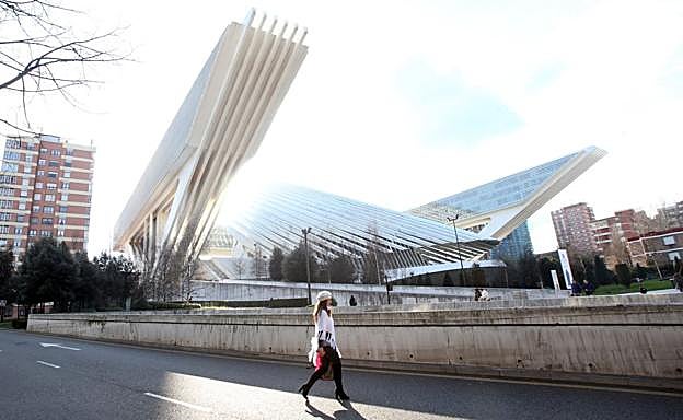 El área de Contratación avisó dos veces del final de las revisiones contra incendios en los edificios