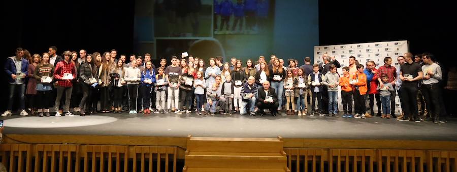 El árbitro José Francisco Pérez y el atleta Santiago Somoza recibieron el premio especial, en una gala en la que se ensalzaron valores como la amistad, la solidaridad y la entrega.