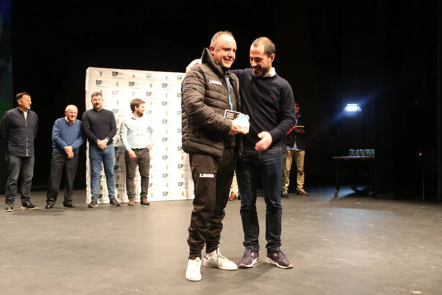 El árbitro José Francisco Pérez y el atleta Santiago Somoza recibieron el premio especial, en una gala en la que se ensalzaron valores como la amistad, la solidaridad y la entrega.