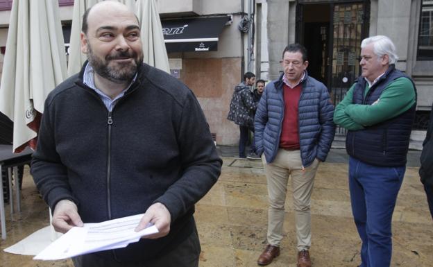 Caunedo defiende el legado de De Lorenzo, que el alcalde de Oviedo tacha de «catástrofe»