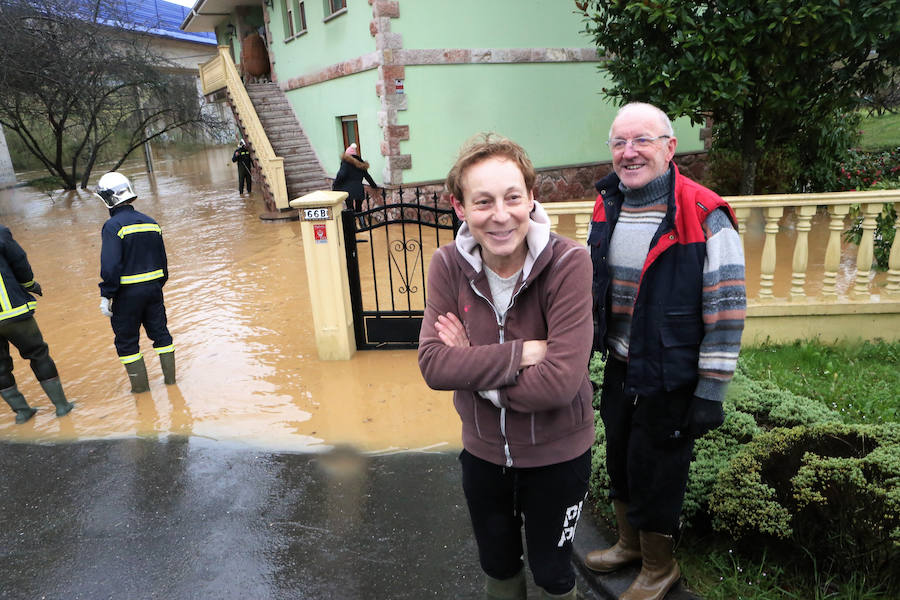 Las intensas y constantes lluvias de este domingo han ocasionado inundaciones en varios puntos del Principado, que ha activado el nivel de prealerta en fase 2