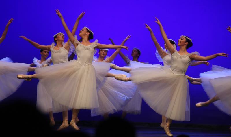 La Xana, Luz Quiles López y la Xanina, Irene Pérez Cortés, fueron elegidas en el Teatro Palacio Valdés en la tradicional gala que da inicio a las fiestas.