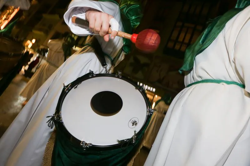 El tiempo permitió salir a la procesión de Jesús Cautivo, primera de la Semana Santa de Avilés de este año, que recorrió el casco histórico