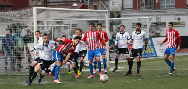 Una acción del partido, dentro del área caudalista. 