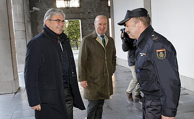 Mariano Marín aborda los daños del temporal y la 'operación salida' en su estreno en la Delegación del Gobierno en Asturias