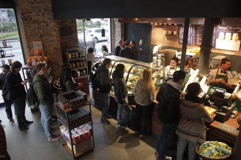 Fotos: Así es el Starbucks de Oviedo