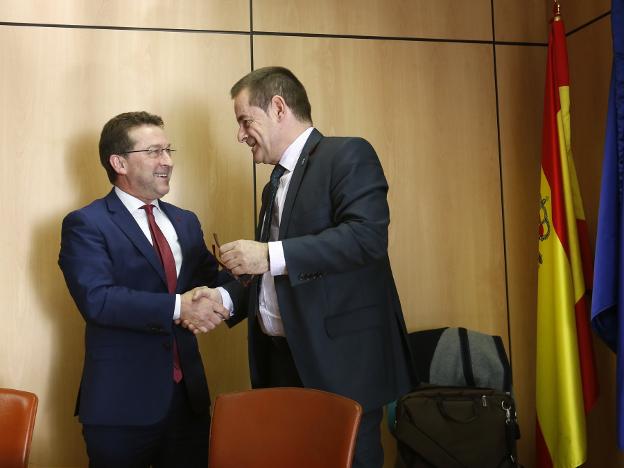 Genaro Alonso y Francisco Laviana, en la sede de la consejería, donde presentaron los resultados académicos del pasado curso. 