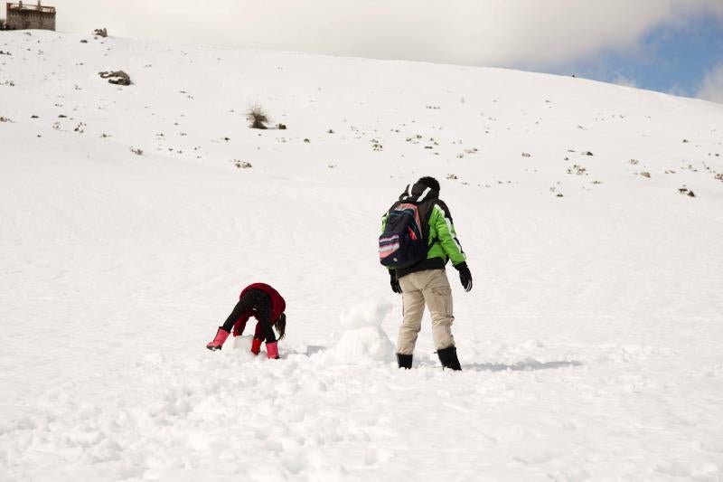 La preciosa estampa que ofrece estos días el paraje protegido atrae a multitud de turistas y provoca colas