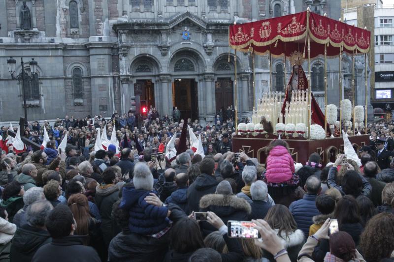 La procesión, este año sin indulto, recorrió las calles del centro de la ciudad