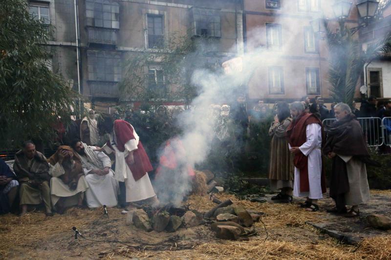 Decenas de personas asistieron en la iglesia de Infiesto a la representación