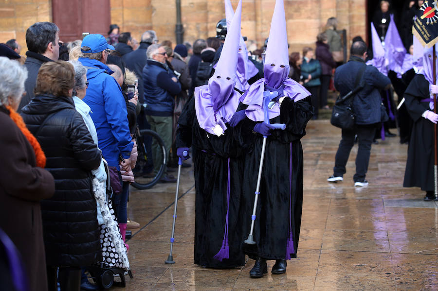 Fotos: Procesión de La Soledad en Oviedo