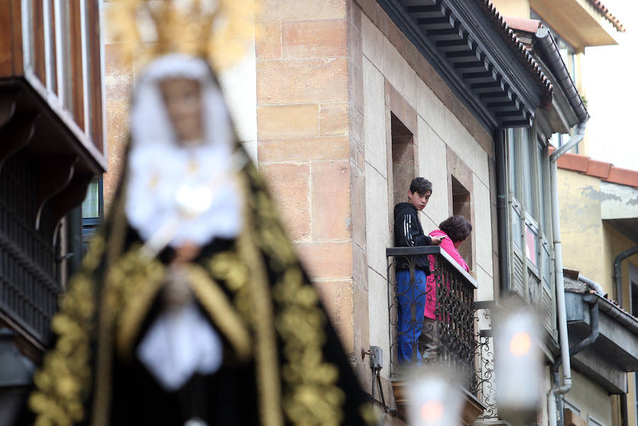 Fotos: Procesión de La Soledad en Oviedo