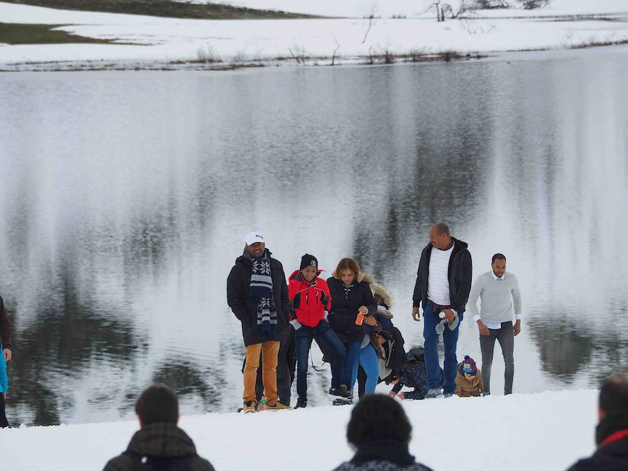 Fotos: Los turistas abarrotan el oriente asturiano