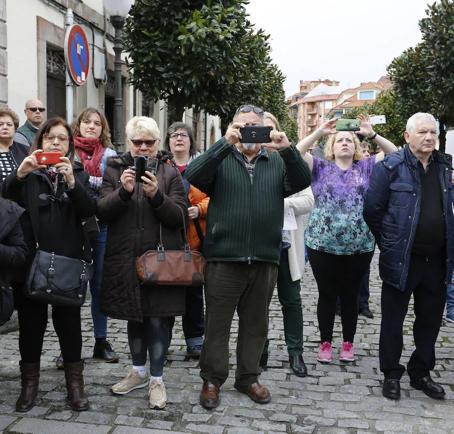 Fotos: Las imágenes de la procesión del Resucitado en Villaviciosa