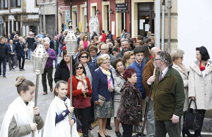 Fotos: Las imágenes de la procesión del Resucitado en Villaviciosa