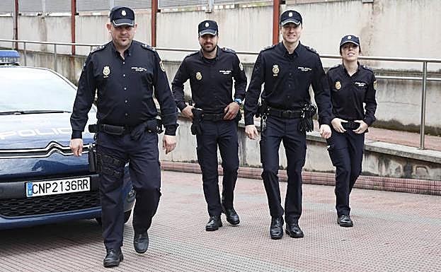 Agentes de la Policía Nacional evitan un suicidio en el Cerro de Santa Catalina de Gijón