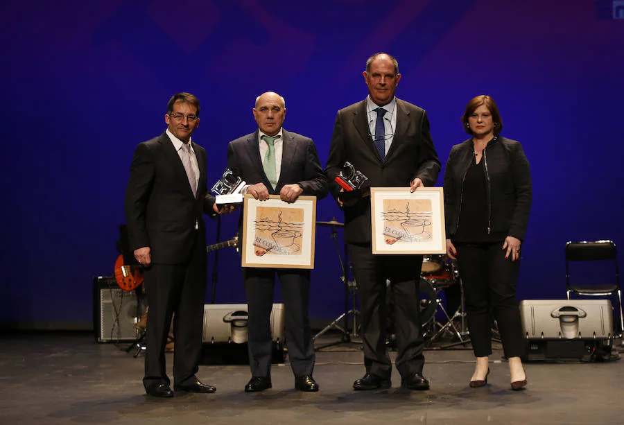 María Neira, los agentes que luchan contra la violencia de género, el Grupo Covadonga, Gamoneda y Armón y Gondán reciben su galardón en el Jovellanos.