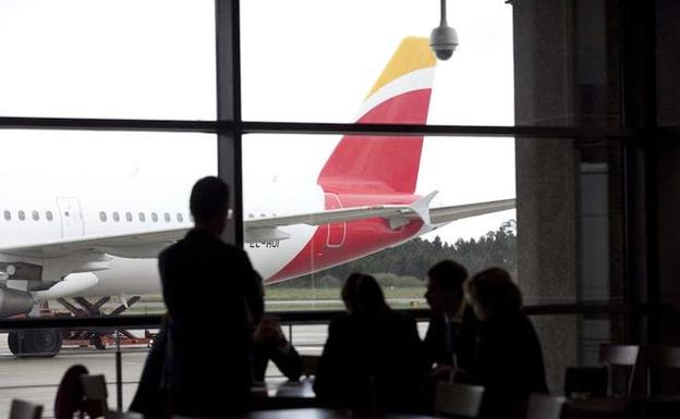 Iberia destaca su puntualidad en el aeropuerto de Asturias