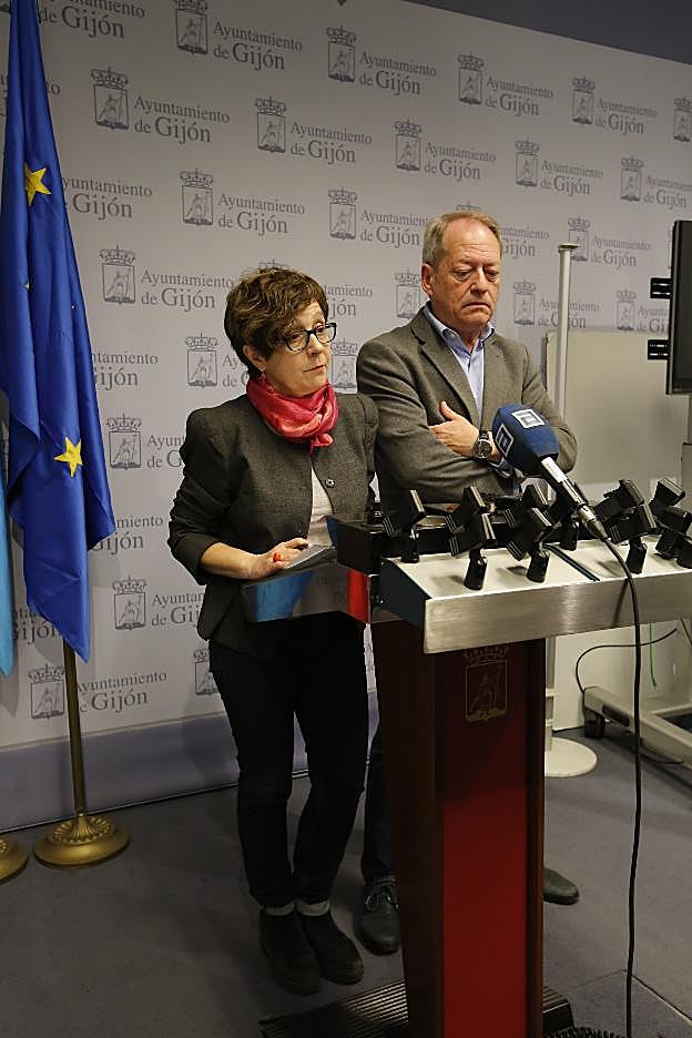 Los concejales de IU Ana Castaño y Aurelio Martín. 