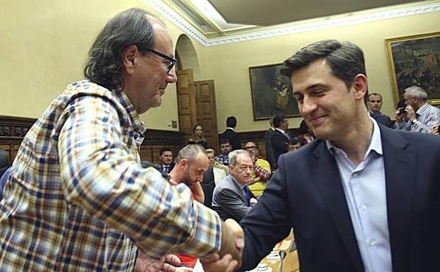 PSOE y Xixón sí Puede piden medidas tras la «agresión» de un grupo de encapuchados en Cimavilla