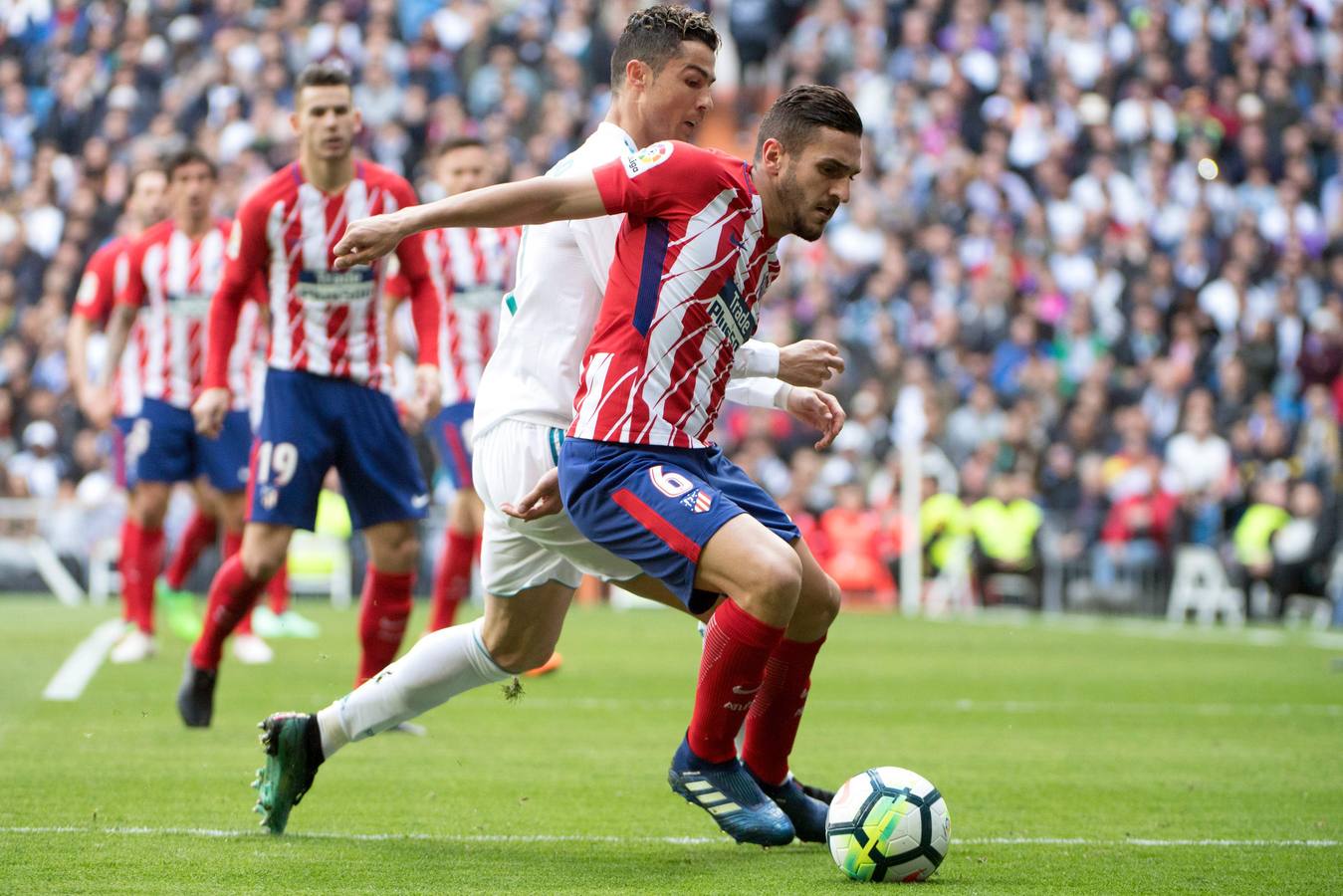 Las mejores imágenes del partido de la 31ª jornada entre el Real Madrid y el Atlético. 