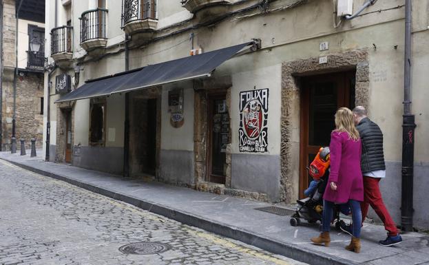 La calle Óscar Olavarría, donde se encuentra el bar en el que la noche del sábado se produjeron los hechos.