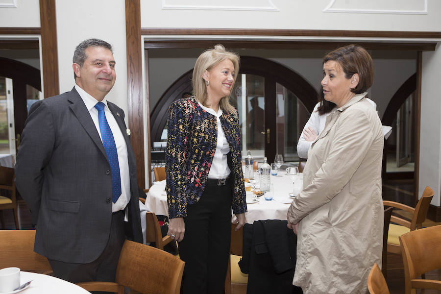 El ministro de Fomento, Íñigo de la Serna, ha analizado el presente y futuro de las infraestructuras en Asturias en el Fórum EL COMERCIO, organizado en colaboración con el SabadellHerrero. 