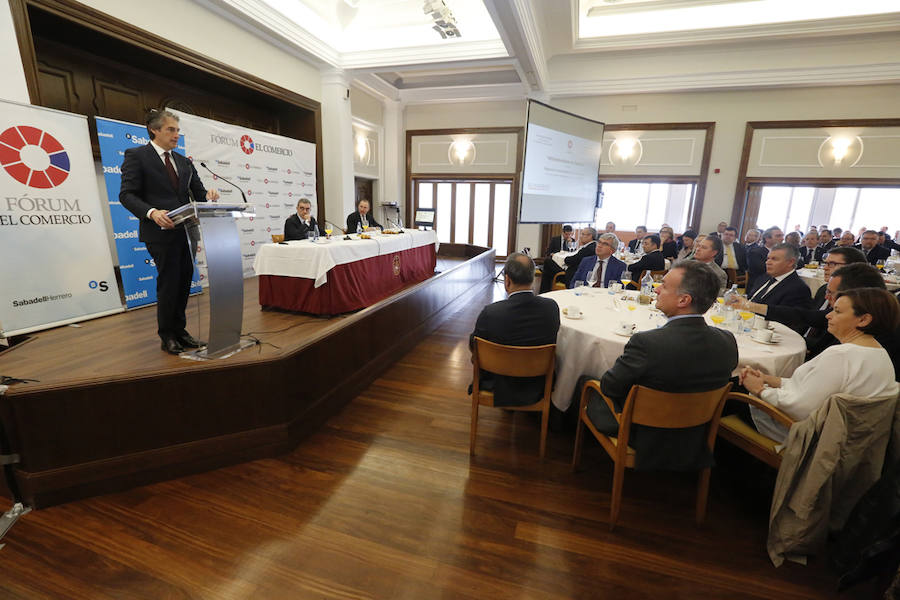 El ministro de Fomento, Íñigo de la Serna, ha analizado el presente y futuro de las infraestructuras en Asturias en el Fórum EL COMERCIO, organizado en colaboración con el SabadellHerrero. 