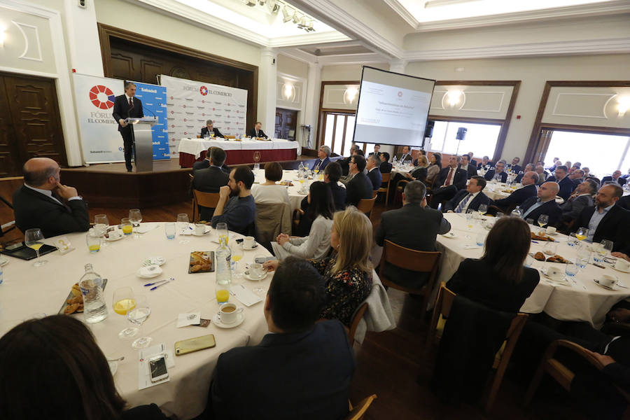 El ministro de Fomento, Íñigo de la Serna, ha analizado el presente y futuro de las infraestructuras en Asturias en el Fórum EL COMERCIO, organizado en colaboración con el SabadellHerrero. 