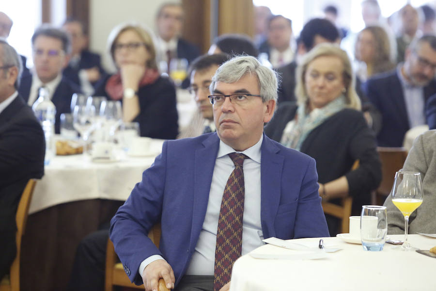 El ministro de Fomento, Íñigo de la Serna, ha analizado el presente y futuro de las infraestructuras en Asturias en el Fórum EL COMERCIO, organizado en colaboración con el SabadellHerrero. 