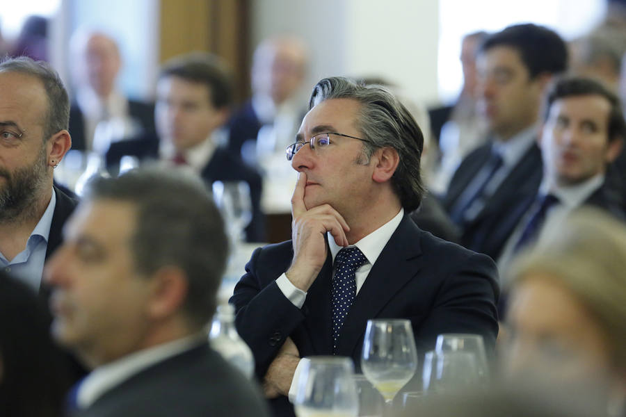 El ministro de Fomento, Íñigo de la Serna, ha analizado el presente y futuro de las infraestructuras en Asturias en el Fórum EL COMERCIO, organizado en colaboración con el SabadellHerrero. 