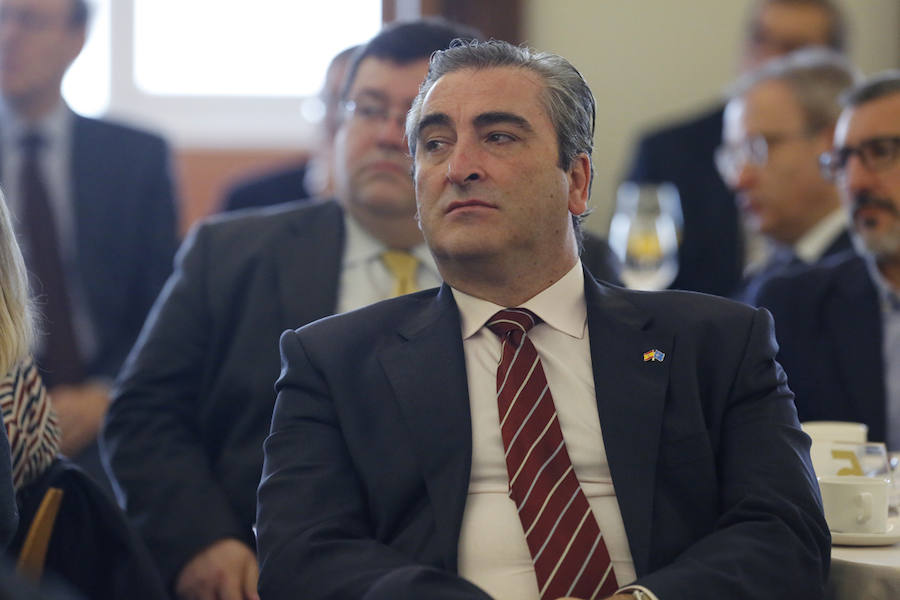 El ministro de Fomento, Íñigo de la Serna, ha analizado el presente y futuro de las infraestructuras en Asturias en el Fórum EL COMERCIO, organizado en colaboración con el SabadellHerrero. 