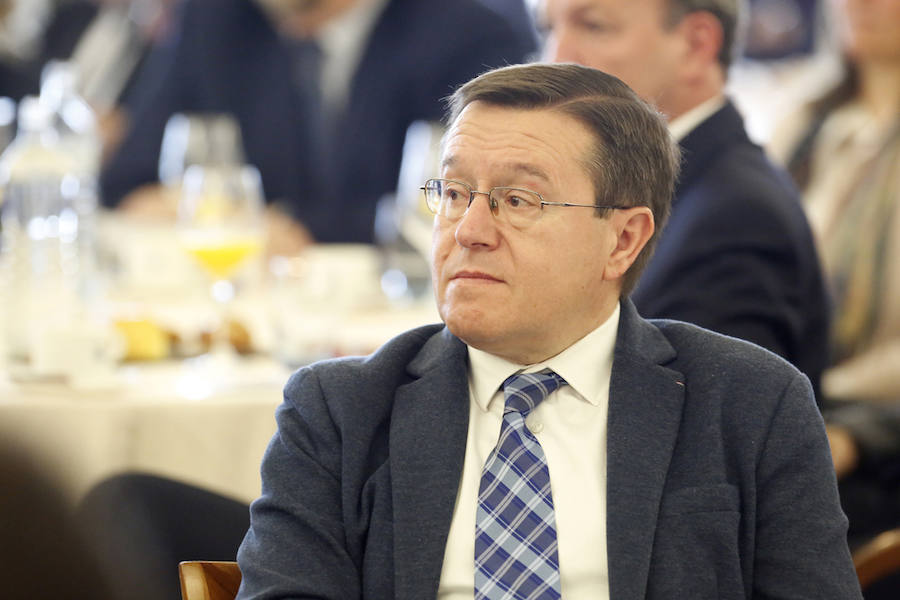 El ministro de Fomento, Íñigo de la Serna, ha analizado el presente y futuro de las infraestructuras en Asturias en el Fórum EL COMERCIO, organizado en colaboración con el SabadellHerrero. 