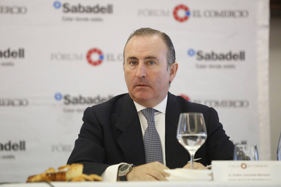 El ministro de Fomento, Íñigo de la Serna, ha analizado el presente y futuro de las infraestructuras en Asturias en el Fórum EL COMERCIO, organizado en colaboración con el SabadellHerrero. 
