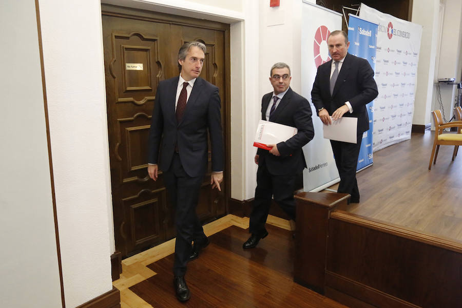El ministro de Fomento, Íñigo de la Serna, ha analizado el presente y futuro de las infraestructuras en Asturias en el Fórum EL COMERCIO, organizado en colaboración con el SabadellHerrero. 