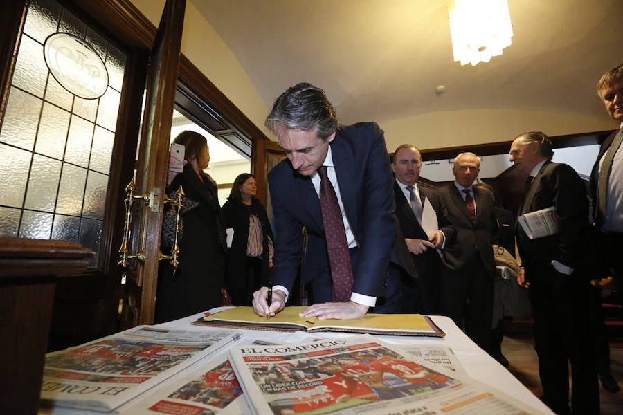 El ministro de Fomento, Íñigo de la Serna, ha analizado el presente y futuro de las infraestructuras en Asturias en el Fórum EL COMERCIO, organizado en colaboración con el SabadellHerrero. 