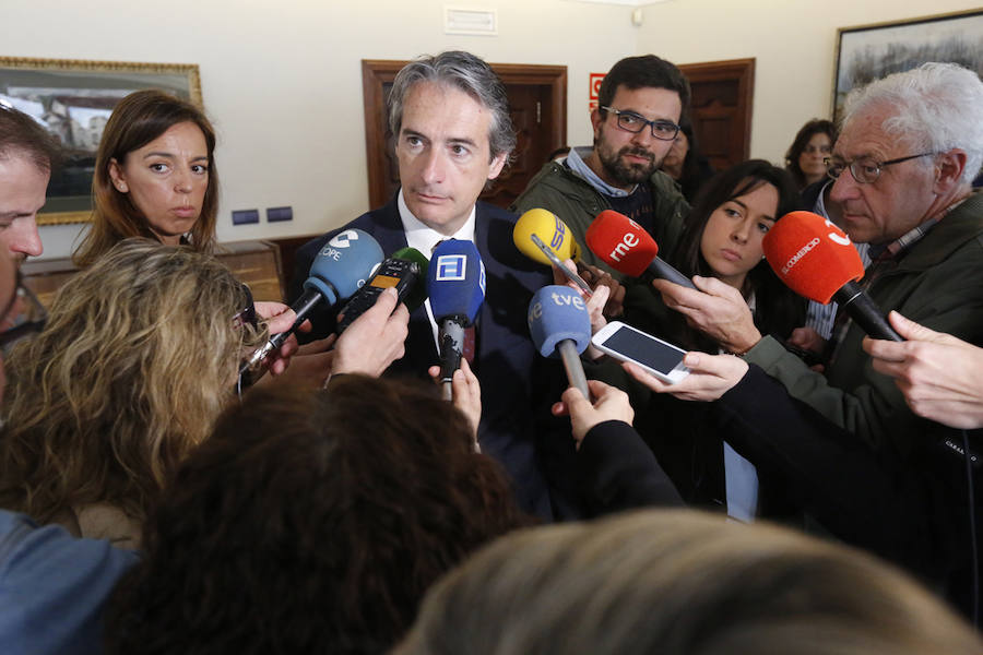 El ministro de Fomento, Íñigo de la Serna, ha analizado el presente y futuro de las infraestructuras en Asturias en el Fórum EL COMERCIO, organizado en colaboración con el SabadellHerrero. 