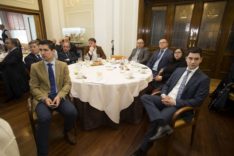 El ministro de Fomento, Íñigo de la Serna, ha analizado el presente y futuro de las infraestructuras en Asturias en el Fórum EL COMERCIO, organizado en colaboración con el SabadellHerrero. 