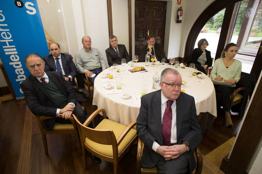 El ministro de Fomento, Íñigo de la Serna, ha analizado el presente y futuro de las infraestructuras en Asturias en el Fórum EL COMERCIO, organizado en colaboración con el SabadellHerrero. 