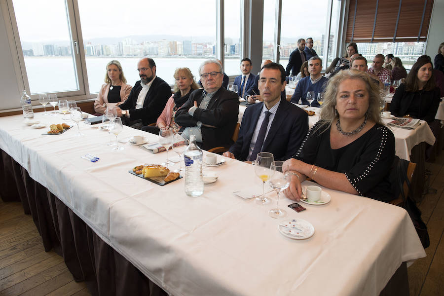 El ministro de Fomento, Íñigo de la Serna, ha analizado el presente y futuro de las infraestructuras en Asturias en el Fórum EL COMERCIO, organizado en colaboración con el SabadellHerrero. 