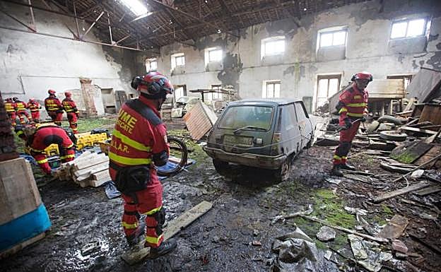 Imagen principal - Así actúa la Unidad Militar de Emergencias