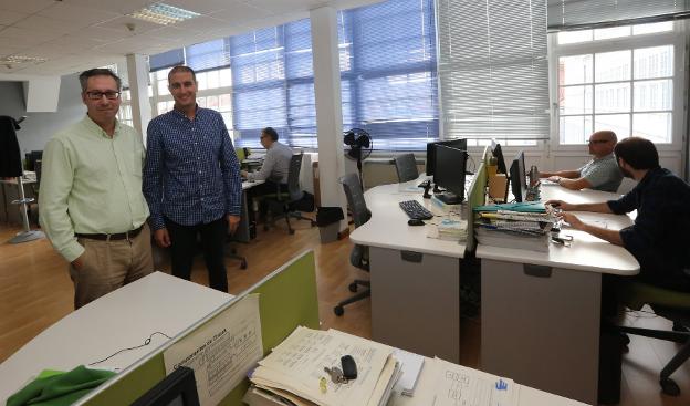 Borja Fernández-Acero y Fernando Menéndez en sus oficinas de la calle Rui Pérez. 