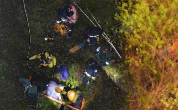 Hallan un cadáver en el río en Puente del Infierno, zona en la que buscaban al desaparecido de Cangas