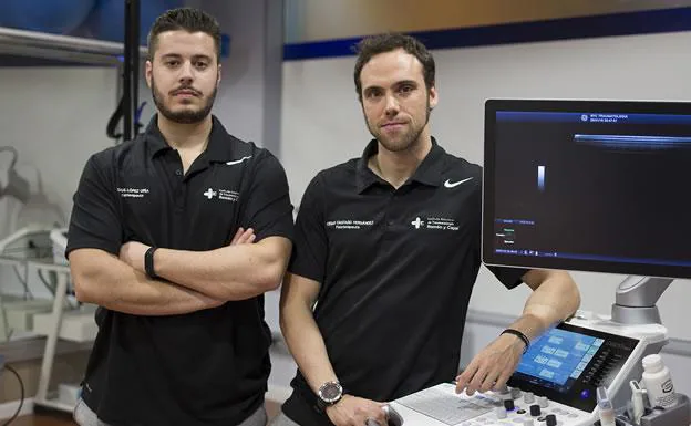 Equipo de fisioterapeutas integrado por César Castaño y David López.