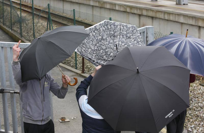 Se les atribuye un «delito de lesiones agravadas por uso de instrumento peligroso y otro de desórdenes públicos», según ha informado el Tribunal Superior de Justicia de Asturias