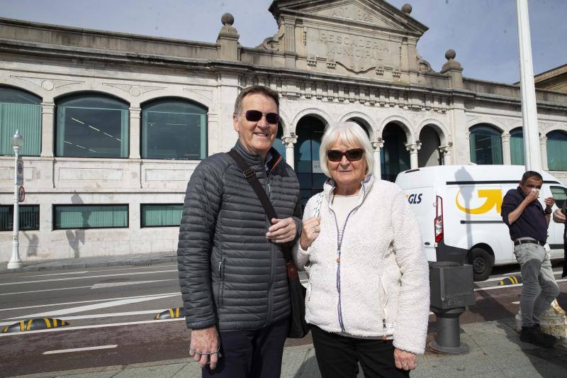 El lujoso 'Queen Victoria', perteneciente a la naviera Cunard Lines, atracó este jueves en la séptima alineación de los muelles de La Osa, en El Musel, con 2.280 pasajeros británicos que podrán disfrutar de Asturias