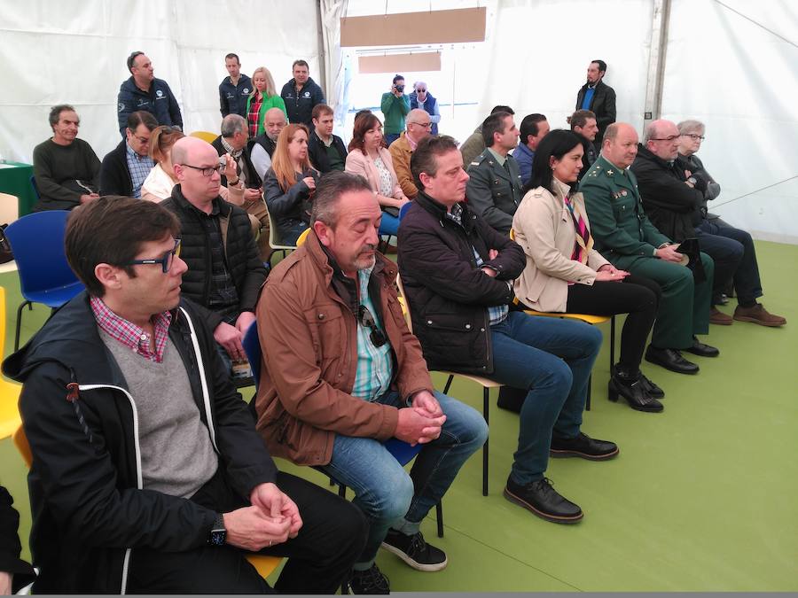 Un año más, la localidad salense de Cornellana se viste de gala para celebrar el inicio de la temporada de pesca con muerte del salmón y los expositores dedicados a la pesca, la caza, la naturaleza, y también a la artesanía y la alimentación, han tomado el recinto de la Feria del Salmón y Capenastur.