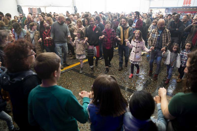 Fotos: El Gijón SOund Festival llena de actividades y música la mañana gijonesa