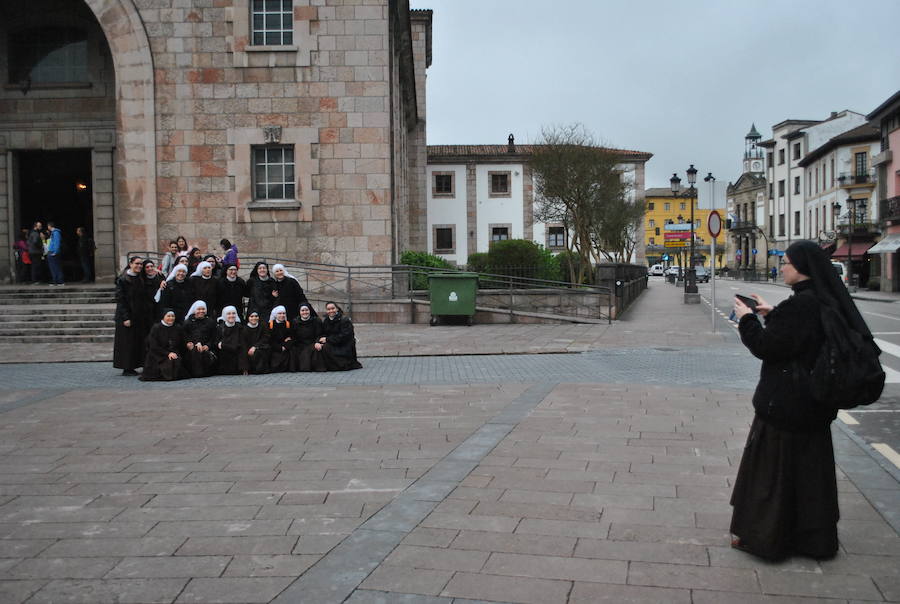 Más de cuatrocientos jóvenes procedentes de las diócesis de Oviedo, Santander, León y Astorga participan este fin de semana en la Jornada Regional de Jóvenes organizada por el Arzobispado de Oviedo con motivo del triple centenario de Covadonga. 